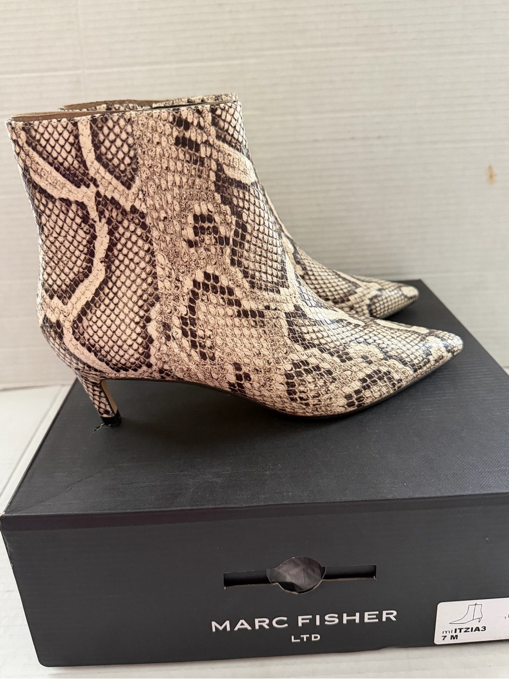 Marc Fisher Women’s Itzia Pointed Toe Dress Ankle Boots Snake Size 7 $199